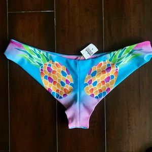 Moana Picking Pineapple Btms S